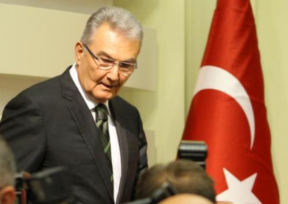 Deniz Baykal istifa etti