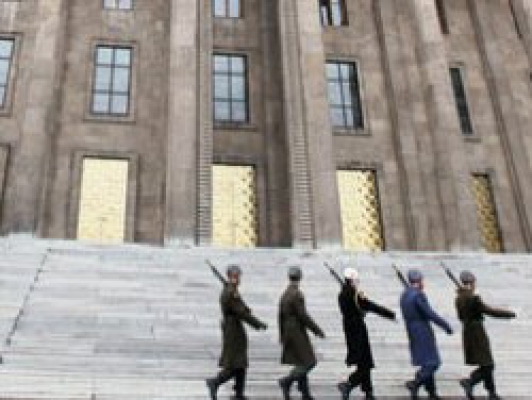 Askerler Meclisten ayrıldı lağvedildi