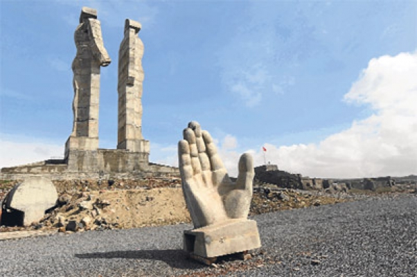 Kars Ucube İnsanlık Anıtı Yıkıldı