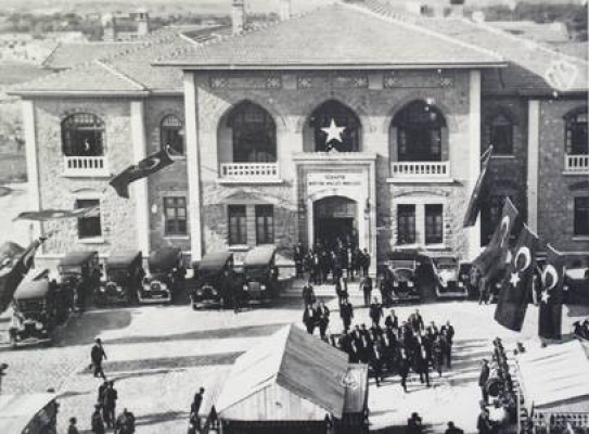 Bin Dokuz Yüz Yirmi Dört Anayasası Kabulu