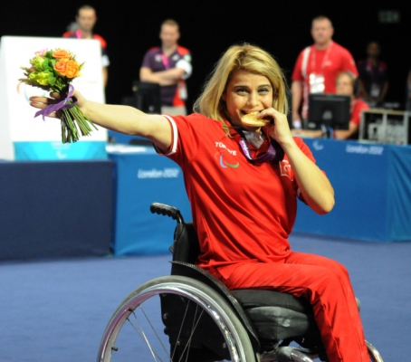 Halterci Nazmiye Muslu dünya sampiyonu