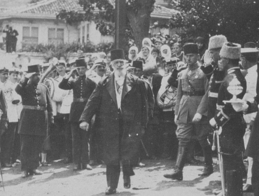 Abdülmecit Efendi yurtdışına çıkarıldı