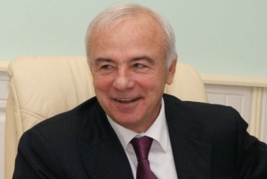 Aslan Tkhakushinov Siyasetçi Doğumu