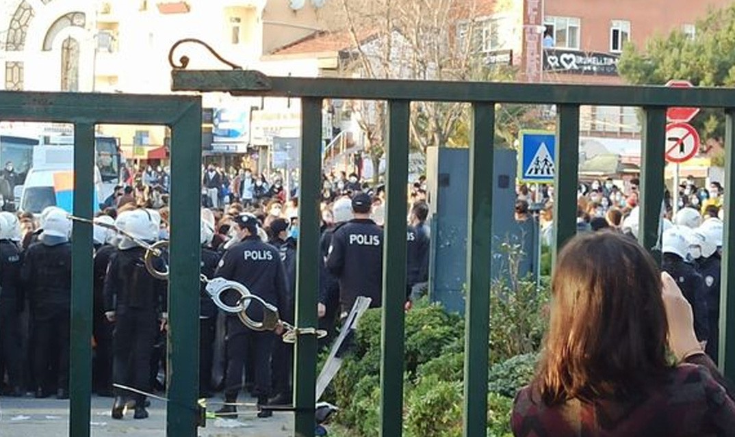 2021 - Boğaziçi Üniversitesi Atanmış Rektör Kelepçe ve Direniş Olayı