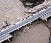 Çaycuma köprüsü çöktü