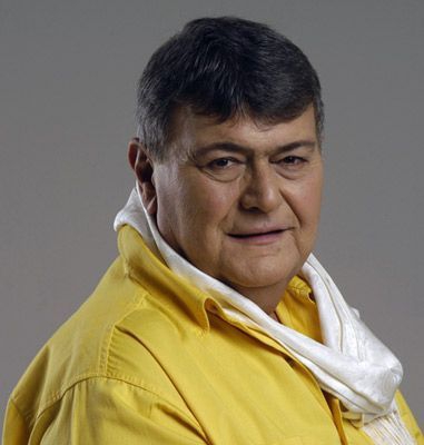 Ferdi Özbeğen yaşamını yitirdi