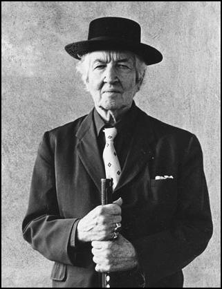 Edebiyatçı Robert Von Ranke Graves Doğdu