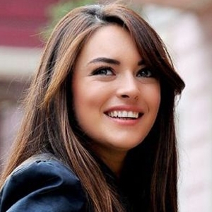 Ezgi Mola Kimdir Doğum Günü Tarihi