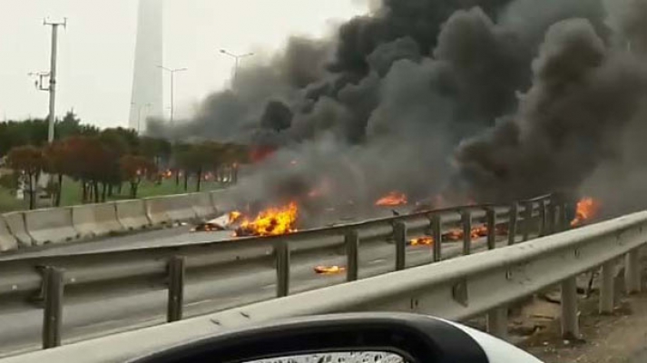 İstanbul Büyükçekmecede Helikopter Düştü