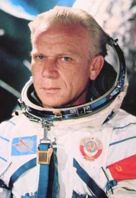 Kozmonot Yuri Artyukhin Doğdu