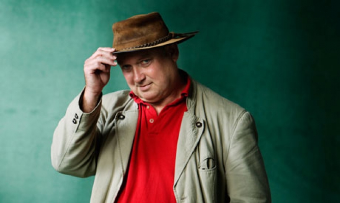 Louis De Bernieres Doğumu