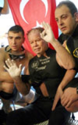 Namık Ekin, su altında kalma rekoru kırdı