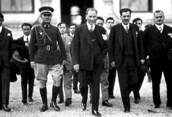 Yarın Cumhuriyet ilan edeceğiz dedim