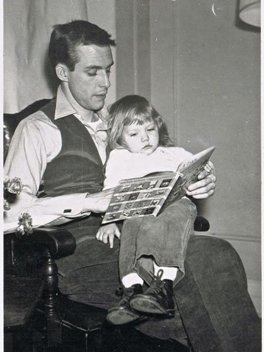 Yazar Rodney William Whitaker Doğdu